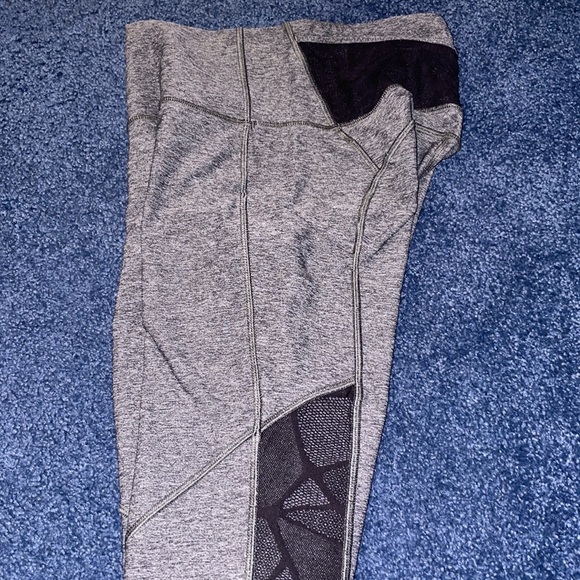 Lululemon Cropped Legging with Lace Detail - Picture 4 of 4